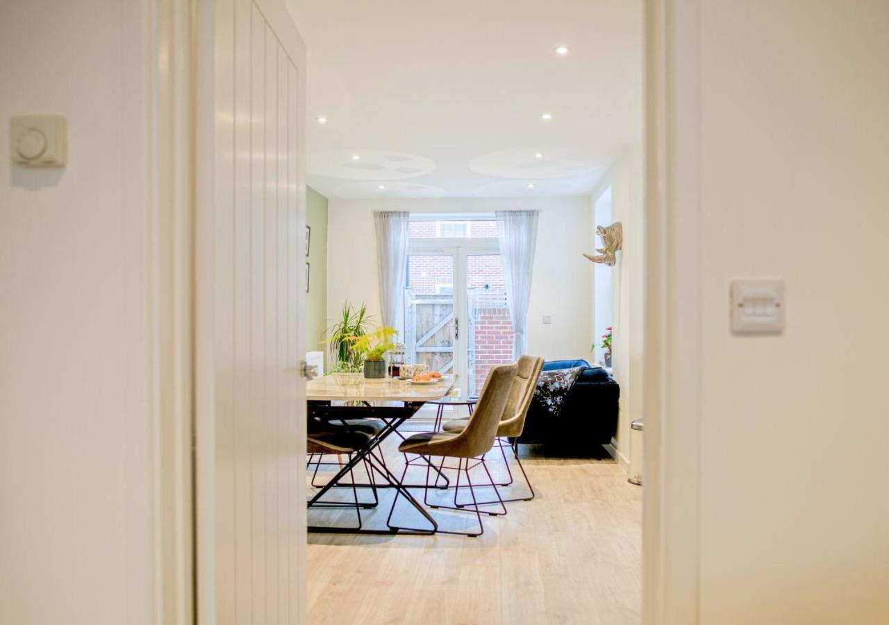 切尔滕纳姆Stunning 2 Bed With Private Patio And Free Parking别墅 外观 照片