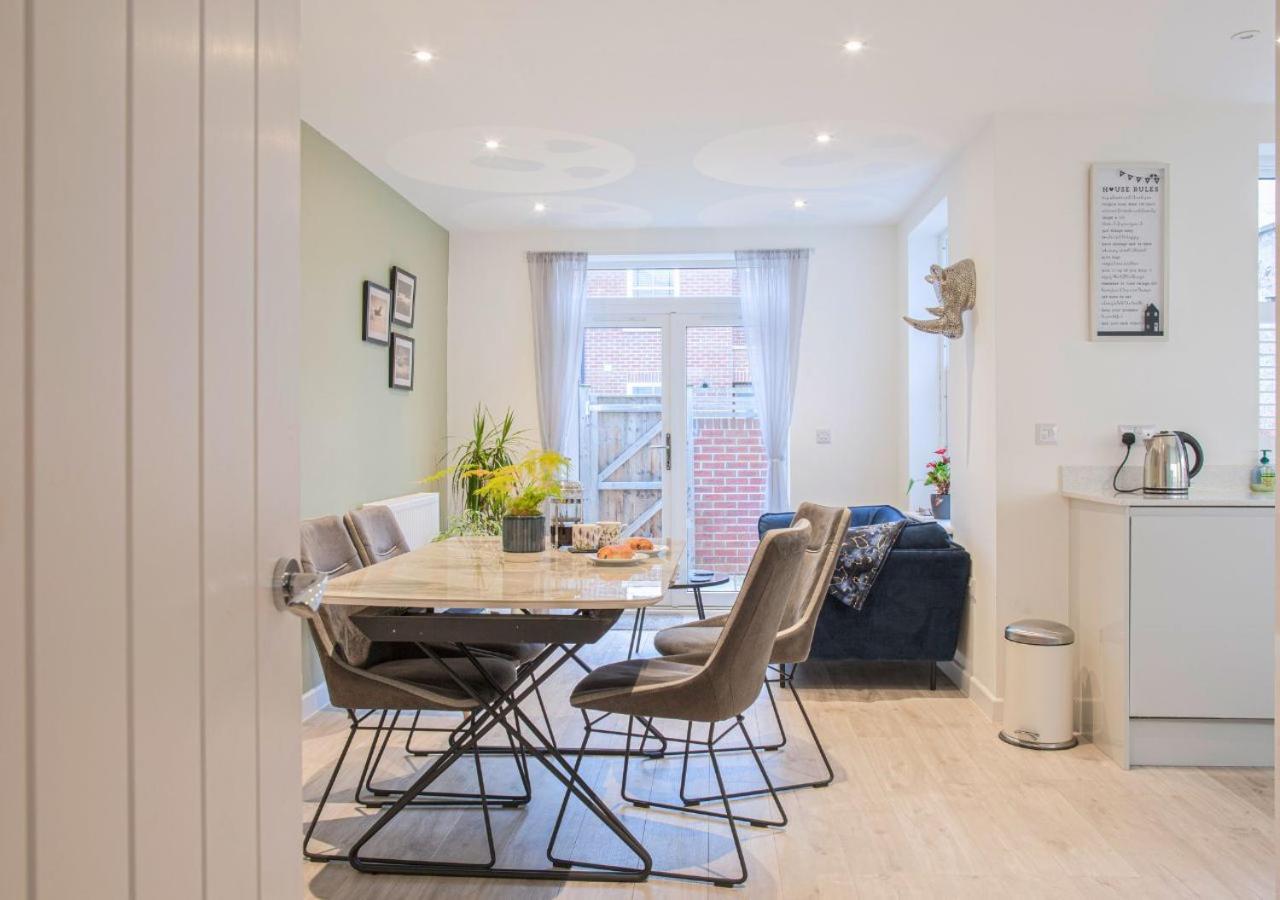 切尔滕纳姆Stunning 2 Bed With Private Patio And Free Parking别墅 外观 照片